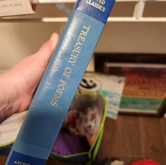 Vintage "Treasury of Poems" book - Picture 9 of 9